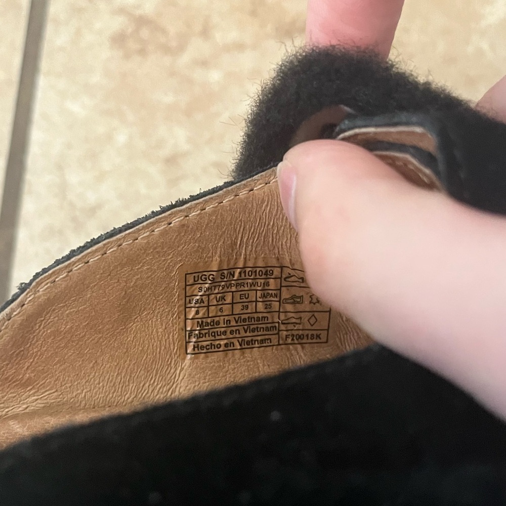 UGG Slide Sandals - 8 - Picture 4 of 4